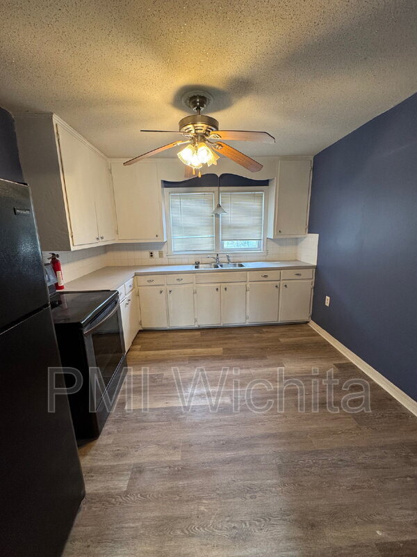 Photo - 707 N Spruce St