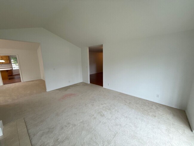 Photo - 191 McLaughlin Dr