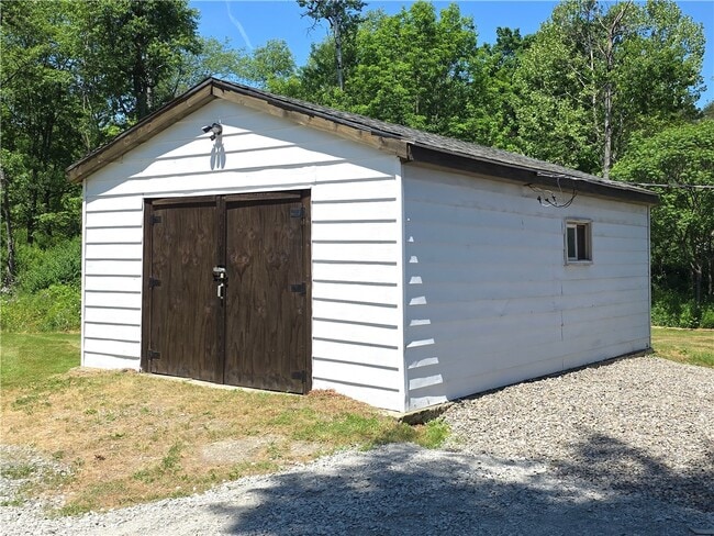 Photo - 1945 Bradley Creek Rd