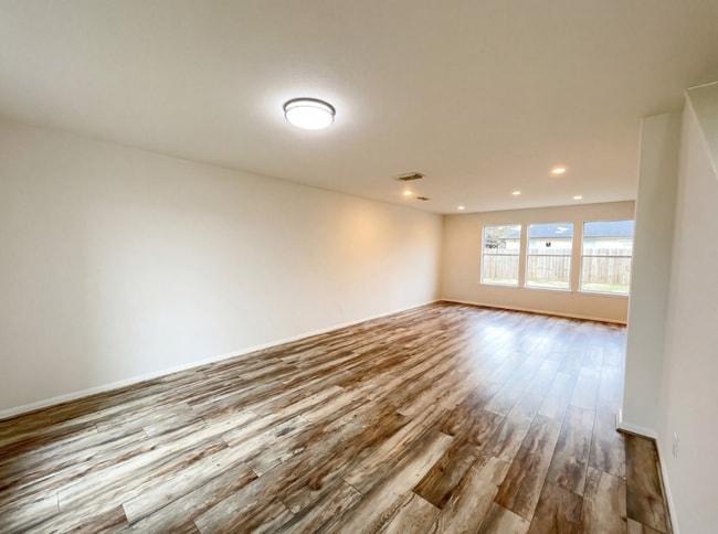 Photo - 1910 Tommy Ln