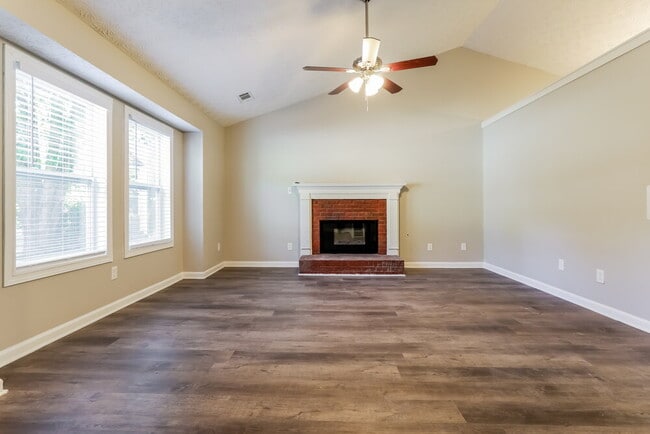 Photo - 350 Paris Dr