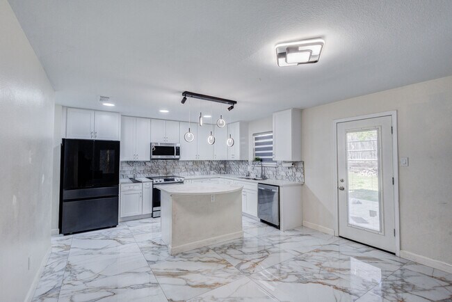 Photo - 519 Darlene Trail