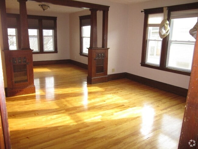 Building Photo - 216 Ingleside Ave Unit 3 Rental