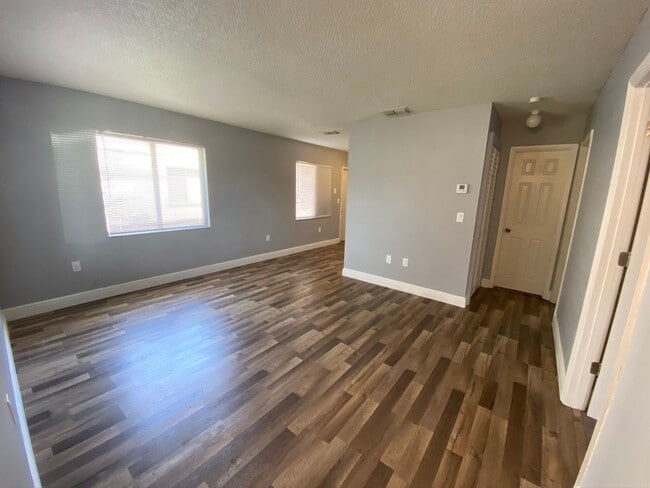 Building Photo - 3/2 Duplex in Bradenton