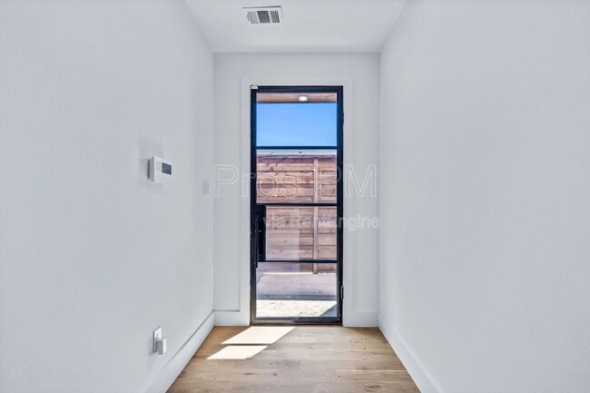 Photo - 410 Avenue L