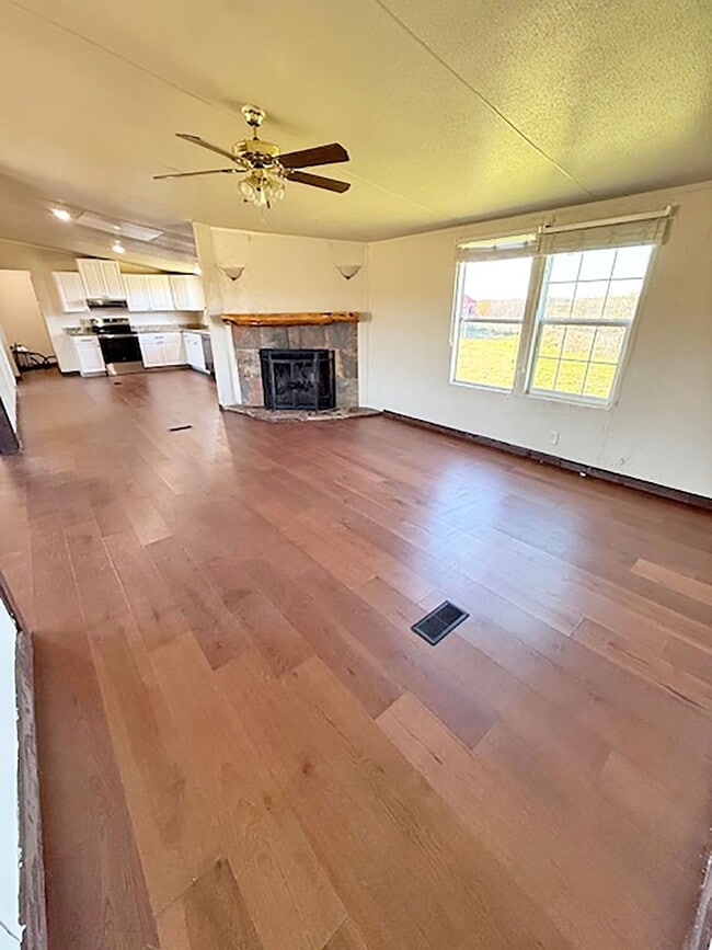 Photo - Beautiful 4 Bedroom 2 Bath manufactured home in Rhome Texas on 2 acres.