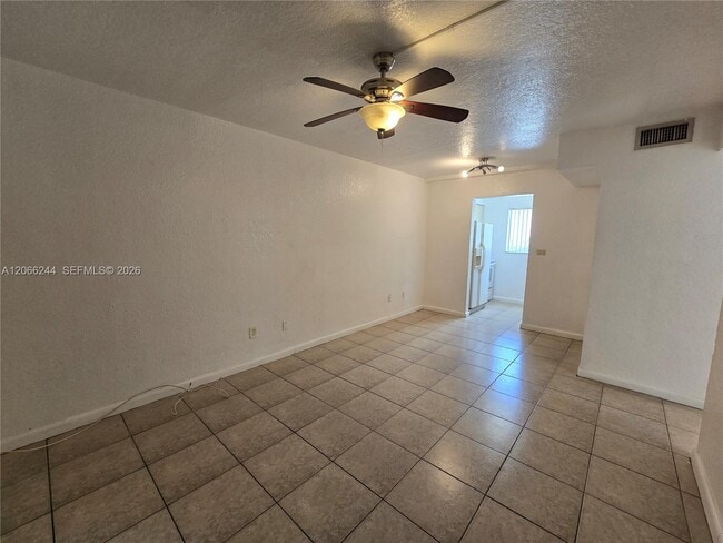 Building Photo - 2330 NW 11th St Unit 15