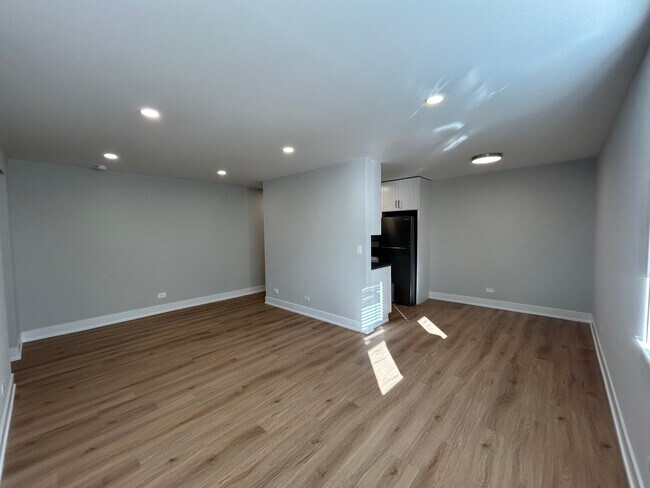 Photo - 540 W Aldine Ave