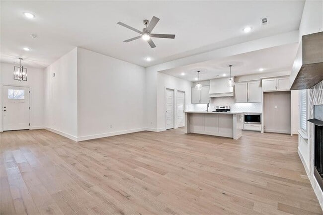 Photo - 5 Stoneleigh Ln