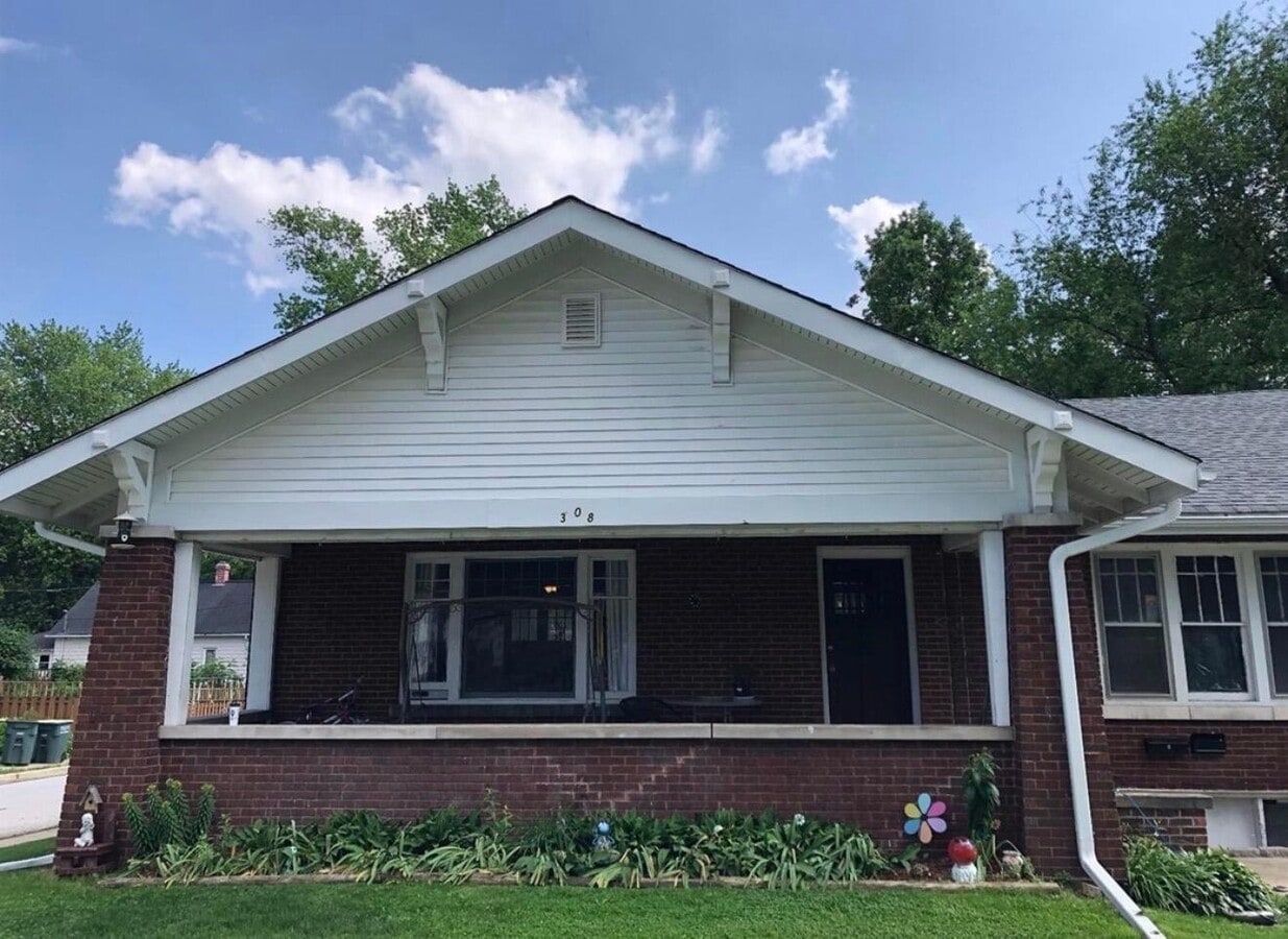 Photo - 308 Brown St