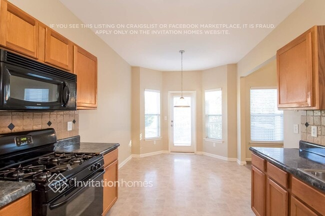 Photo - 330 Fairpointe Pl