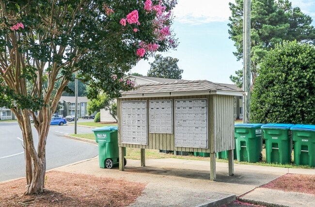 Photo - Meadowbrook and Brookridge Apartments