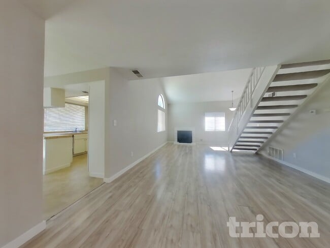 Photo - 254 Voyager Dr