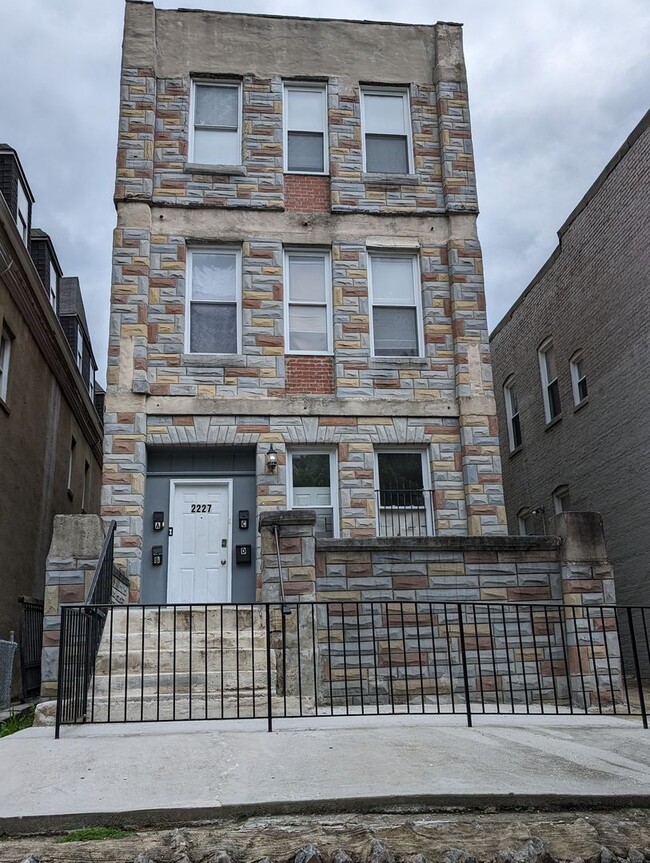 Building Photo - 2227 Linden Ave Unit C