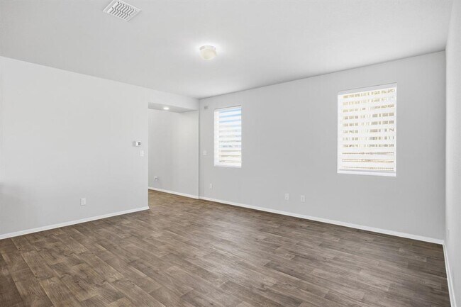 Photo - 2610 Derwent Dr