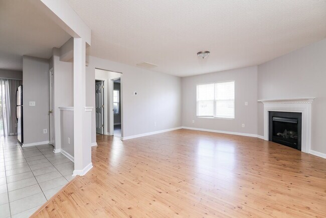 Photo - 77 Buckleigh Dr