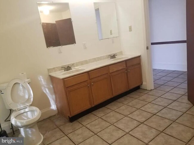 Photo - 205 Noble St