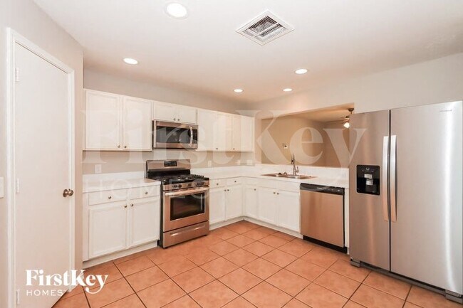 802 Eagles Glide Dr