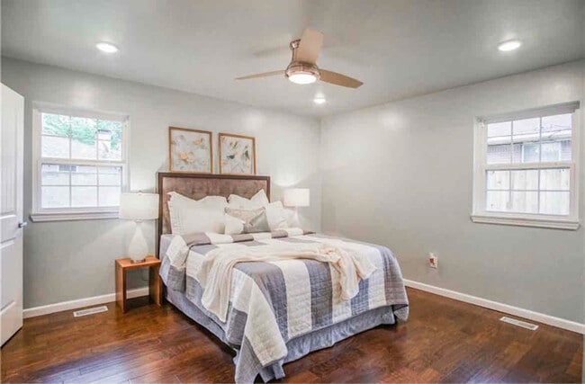 Photo - 9712 Essex Ct