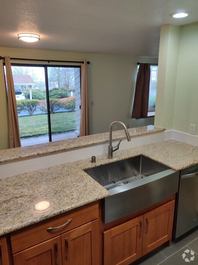 Building Photo - Beautiful 2 bedrooms 1.5 Bath Rental