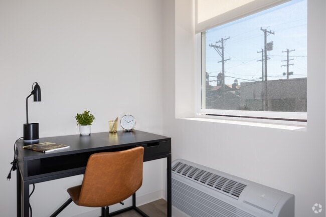 1BR, 1BA - 586SF - Bedroom