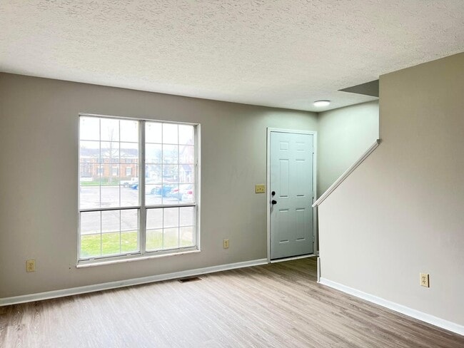 Photo - 5372 Portland St