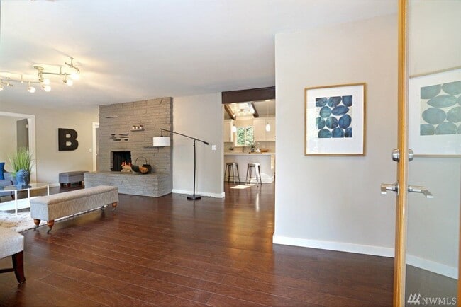 Photo - Gorgeous 4 Bedroom, 4 Bath +Bonus Room in Richland Heights