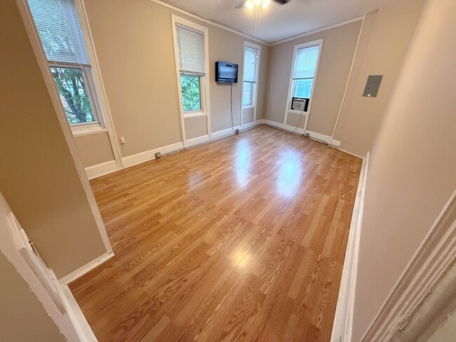 Sala de estar/Comedor - 2432 E Norris St Unidad 2