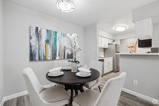 A2 Deluxe 1BR, 1BR - 643SF - Dining Room