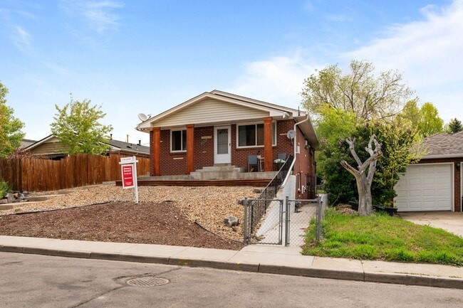 Photo - Gorgeous Two Bedroom in Sloan's Lake!