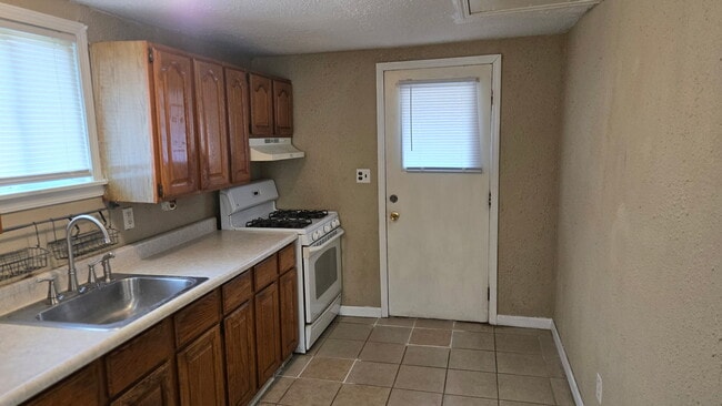 Photo - 5304 Woodward St