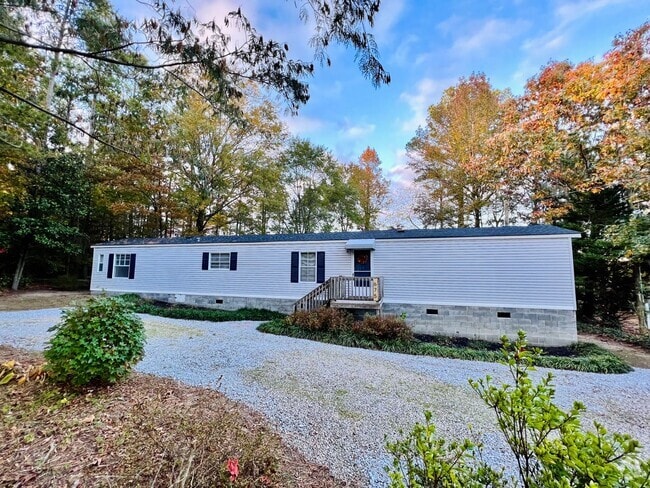 Building Photo - Fantastic Furnished Rental Near Lake Gaston
