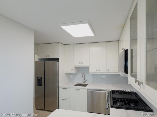 Photo - 1603 Cass Lake Rd Unidad D