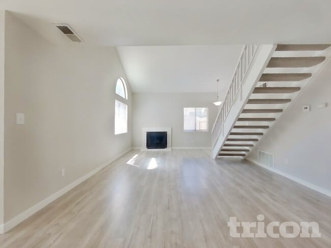 Photo - 254 Voyager Dr