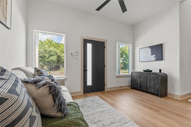 Photo - 4214 Clover St