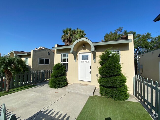 Building Photo - One Bedroom Bungalow in Boutique Community... Unit 2954 Rental
