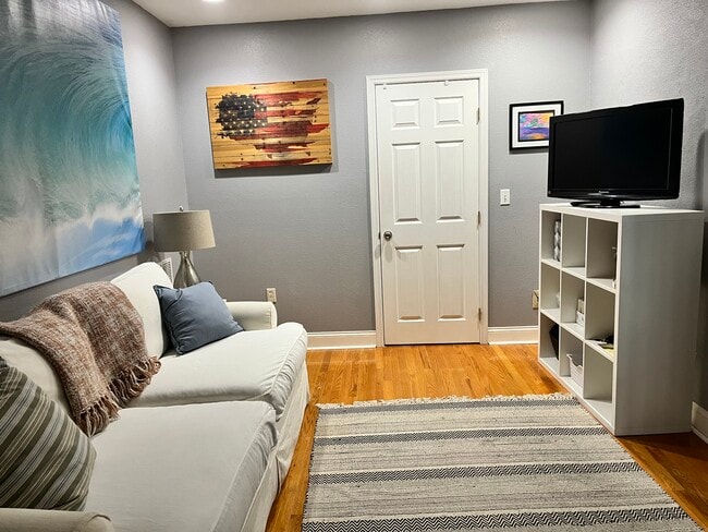 Building Photo - 800 8th St N Unit Furnished Short Term