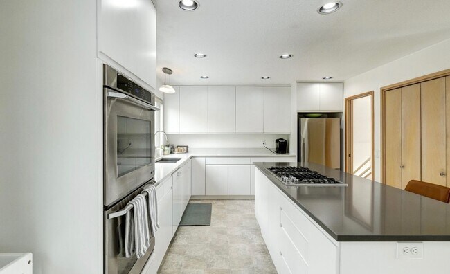 Photo - Modern 3-Bed/2.5-Bath Home with Breathtaki...