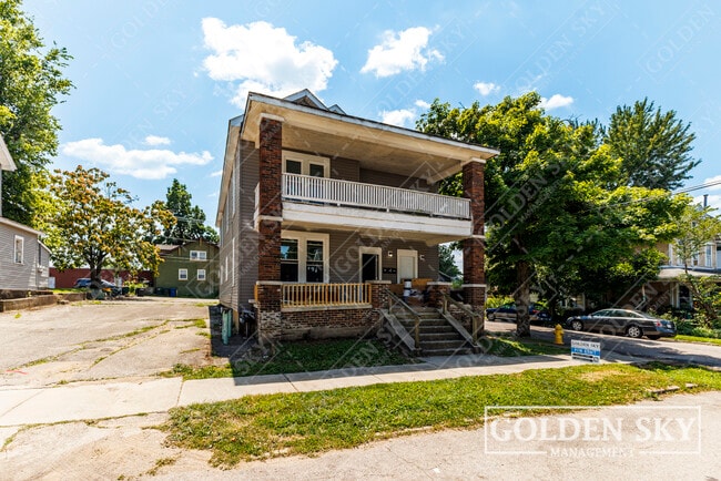 Building Photo - 823 W Main St Unit N/A