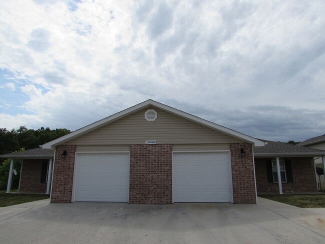 Building Photo - 20900 Hartsburg Ln Unit A