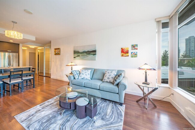 Photo - 2077 Rosser Ave