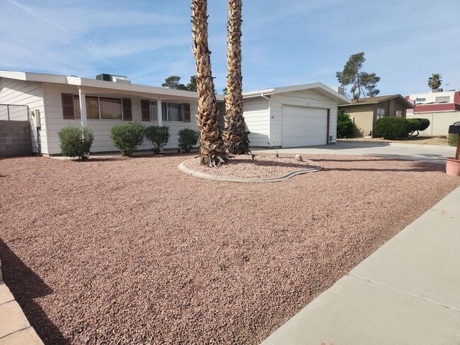 Building Photo - A Fabulous 3 Bedroom Single Story Home with a Pool/Spa.