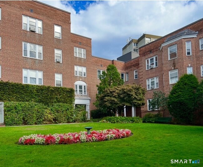 Building Photo - 70 Strawberry Hill Ave Unit APT 1-2D