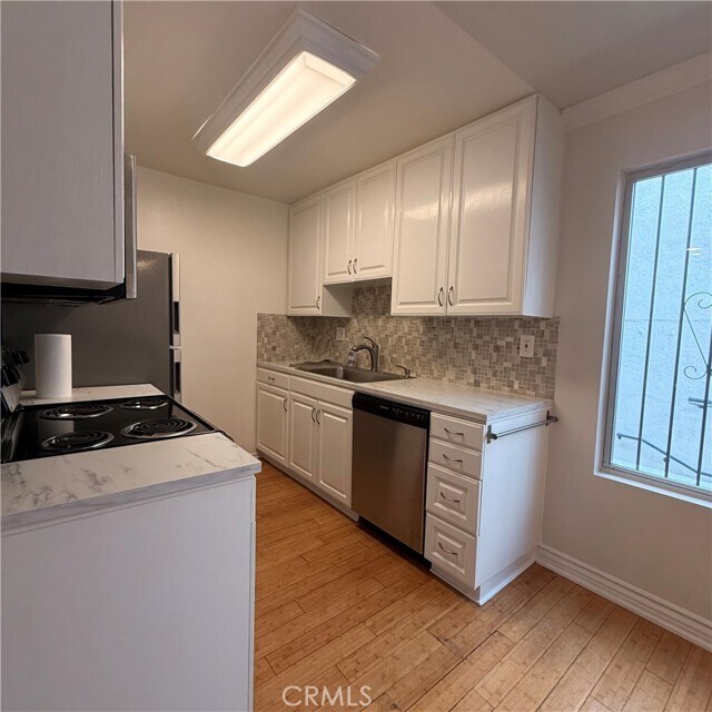 Photo - 12801 Moorpark St Unit 106