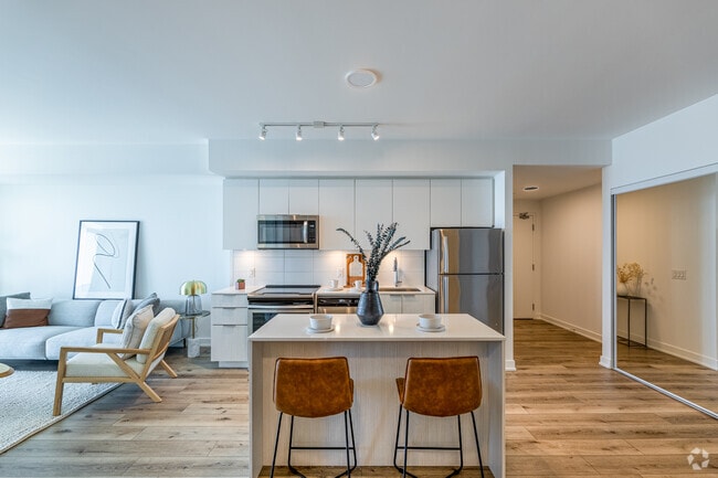 Interior Photo - 5249 Dundas Street W