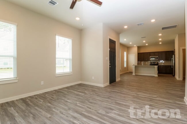 Photo - 9835 Willow Creek Commerce Dr