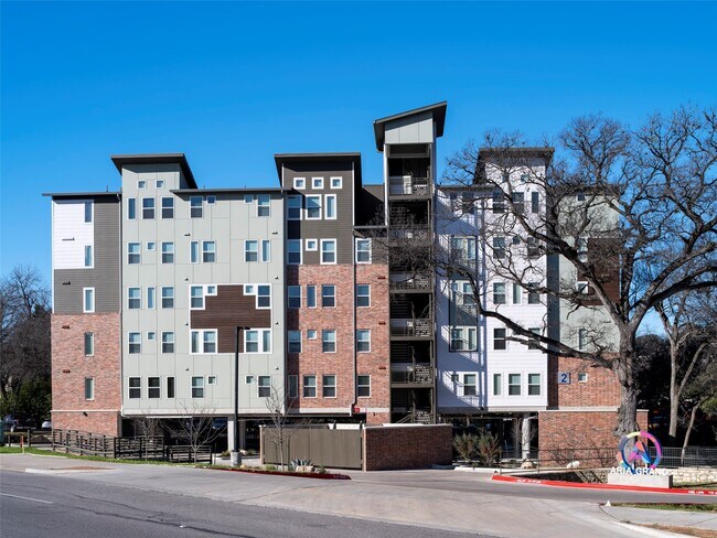 Photo - 1800 S I-35 Frontage Rd