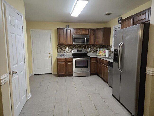 Photo - 460 Paxton Pl