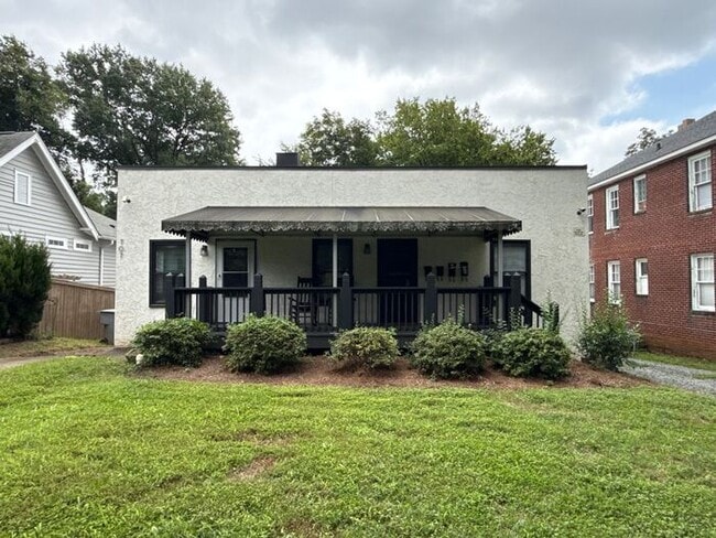 Building Photo - Condo in Wesley Heights!