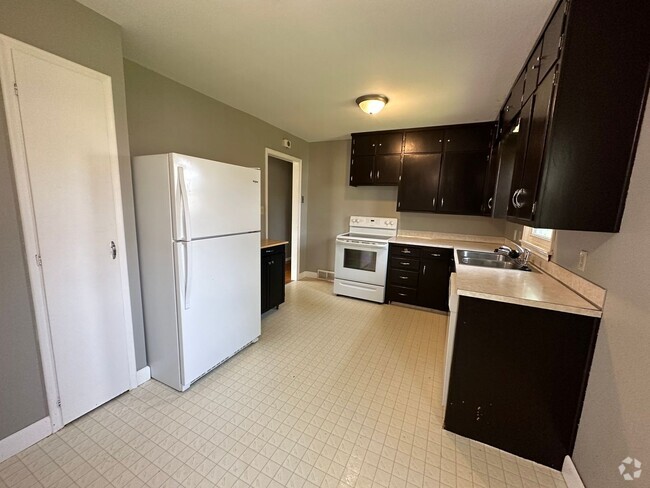 Building Photo - Spacious 4 bedroom  bathroom stand-alone h... Rental